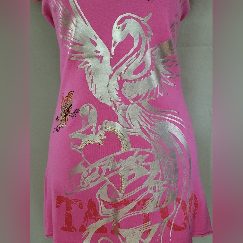 Pink Graphic V-Neck Women Top - Picture 2 of 10